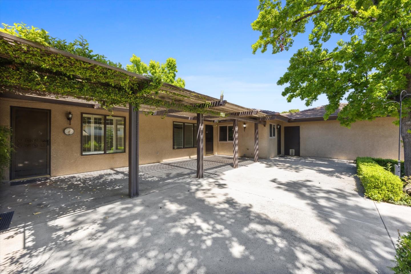 Detail Gallery Image 47 of 69 For 2619 Rio Vista Dr, Bakersfield,  CA 93306 - 3 Beds | 2/2 Baths