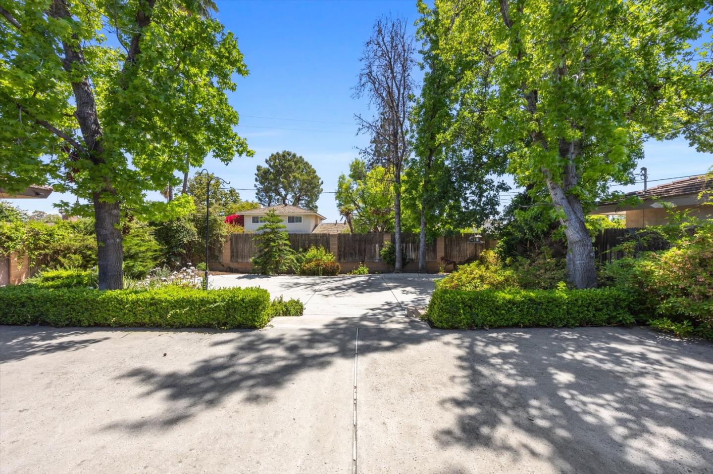 Detail Gallery Image 48 of 69 For 2619 Rio Vista Dr, Bakersfield,  CA 93306 - 3 Beds | 2/2 Baths