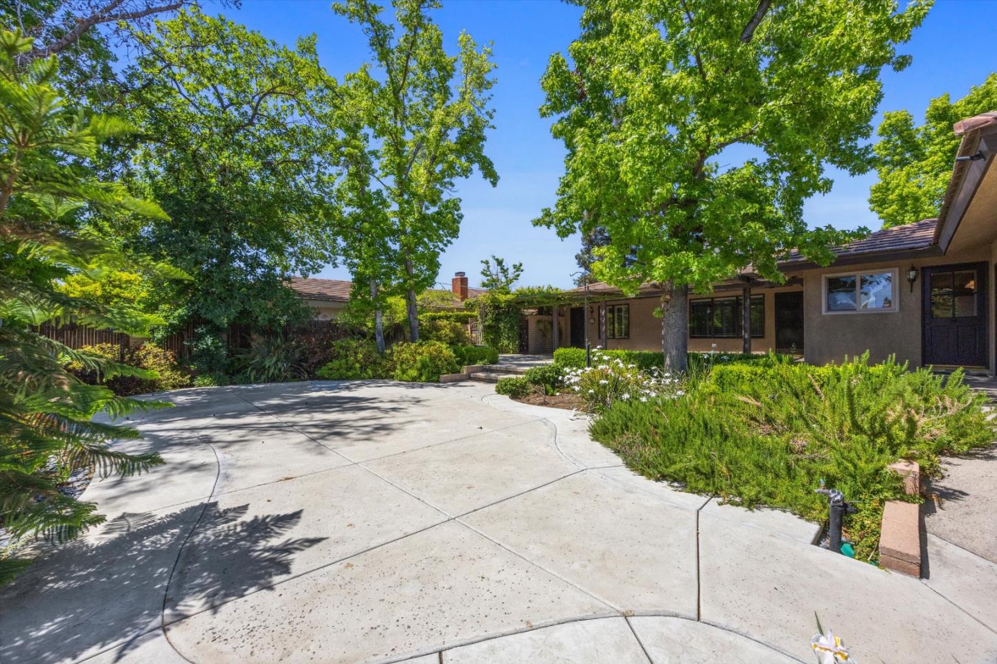 Detail Gallery Image 50 of 69 For 2619 Rio Vista Dr, Bakersfield,  CA 93306 - 3 Beds | 2/2 Baths