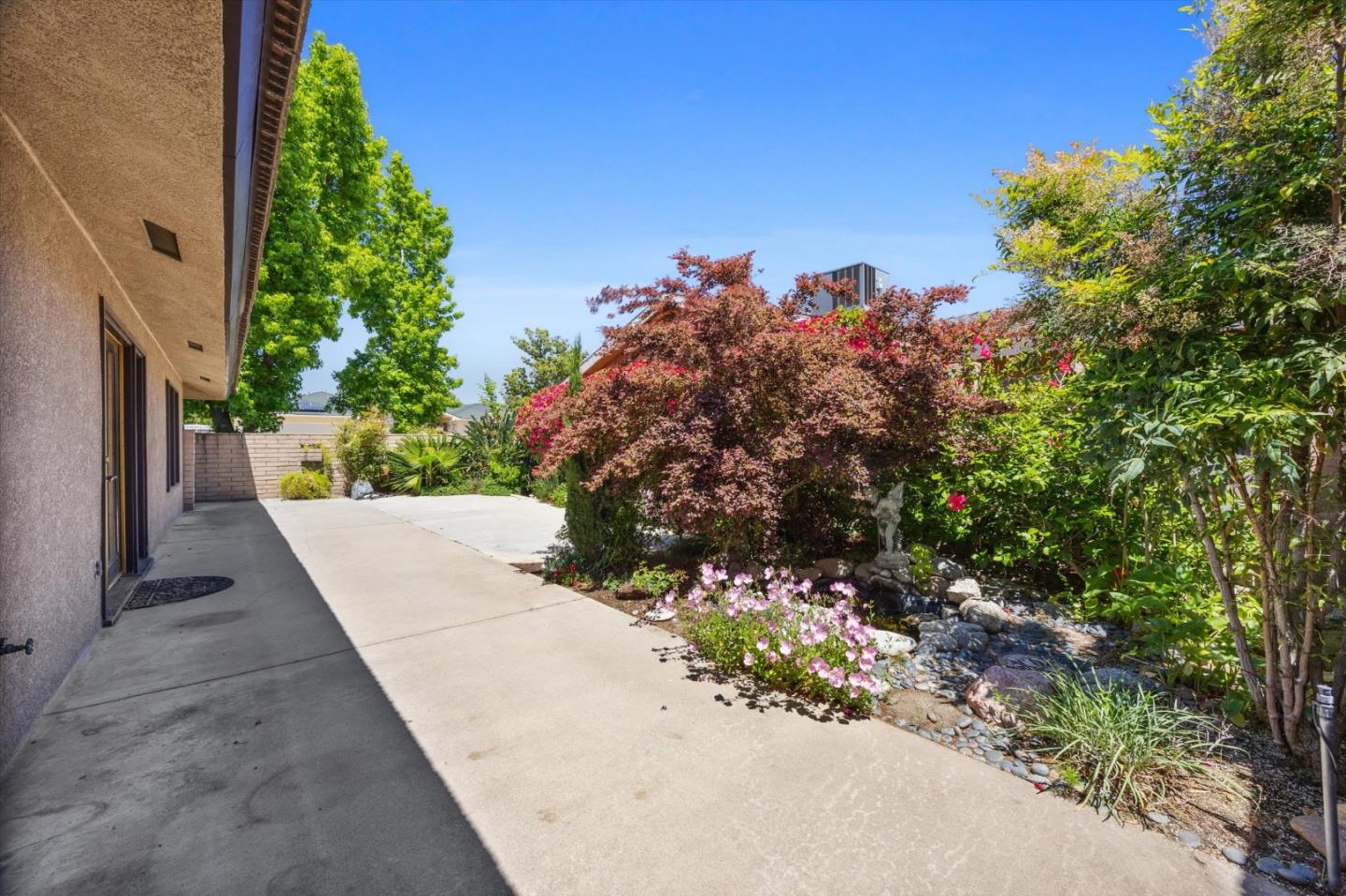 Detail Gallery Image 53 of 69 For 2619 Rio Vista Dr, Bakersfield,  CA 93306 - 3 Beds | 2/2 Baths