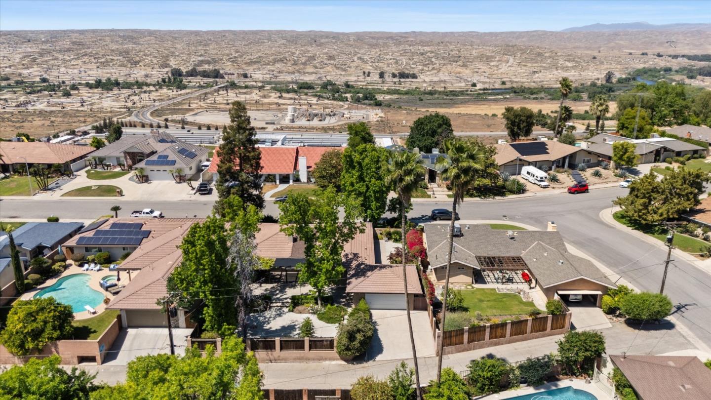 Detail Gallery Image 61 of 69 For 2619 Rio Vista Dr, Bakersfield,  CA 93306 - 3 Beds | 2/2 Baths