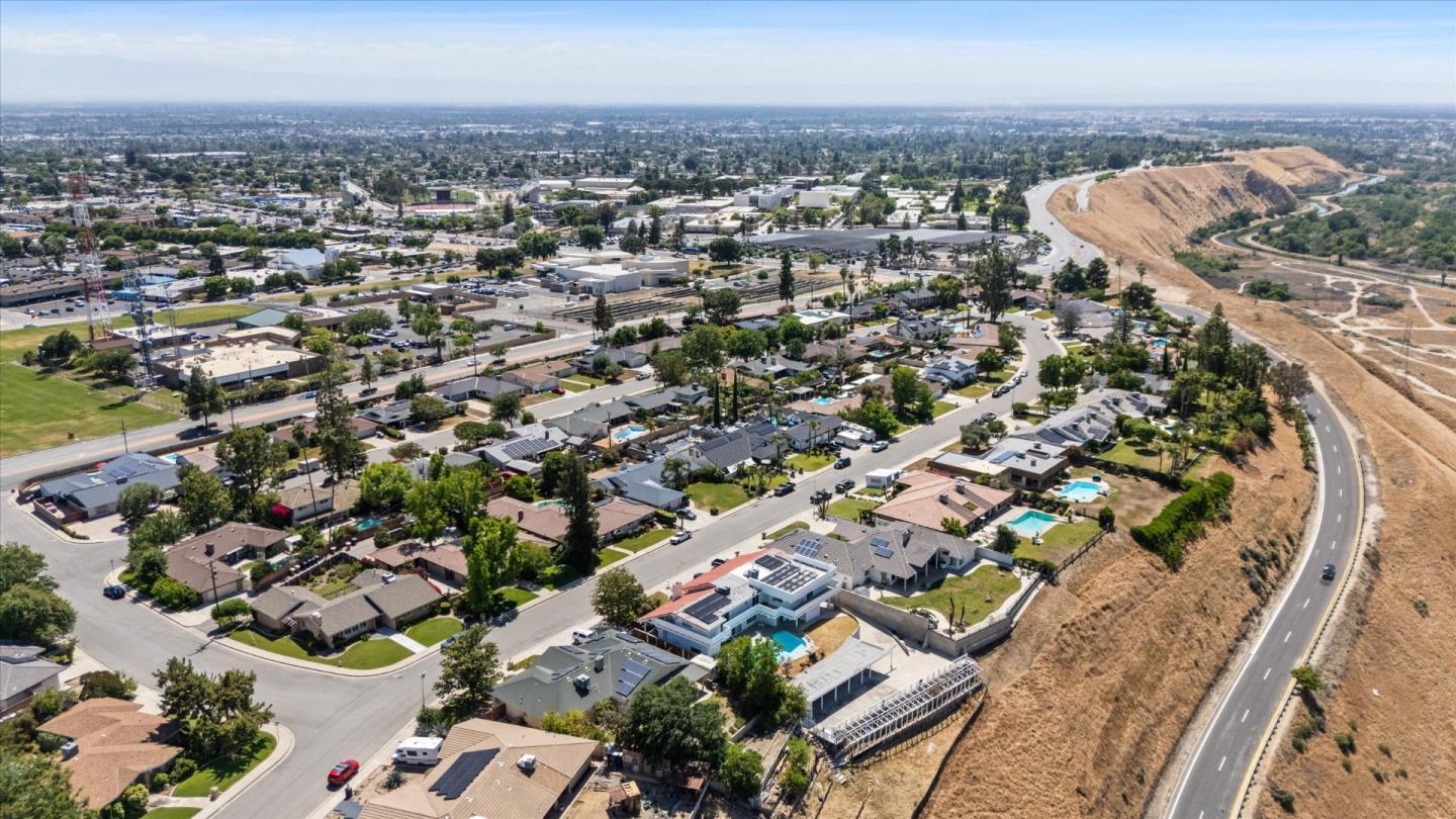 Detail Gallery Image 63 of 69 For 2619 Rio Vista Dr, Bakersfield,  CA 93306 - 3 Beds | 2/2 Baths