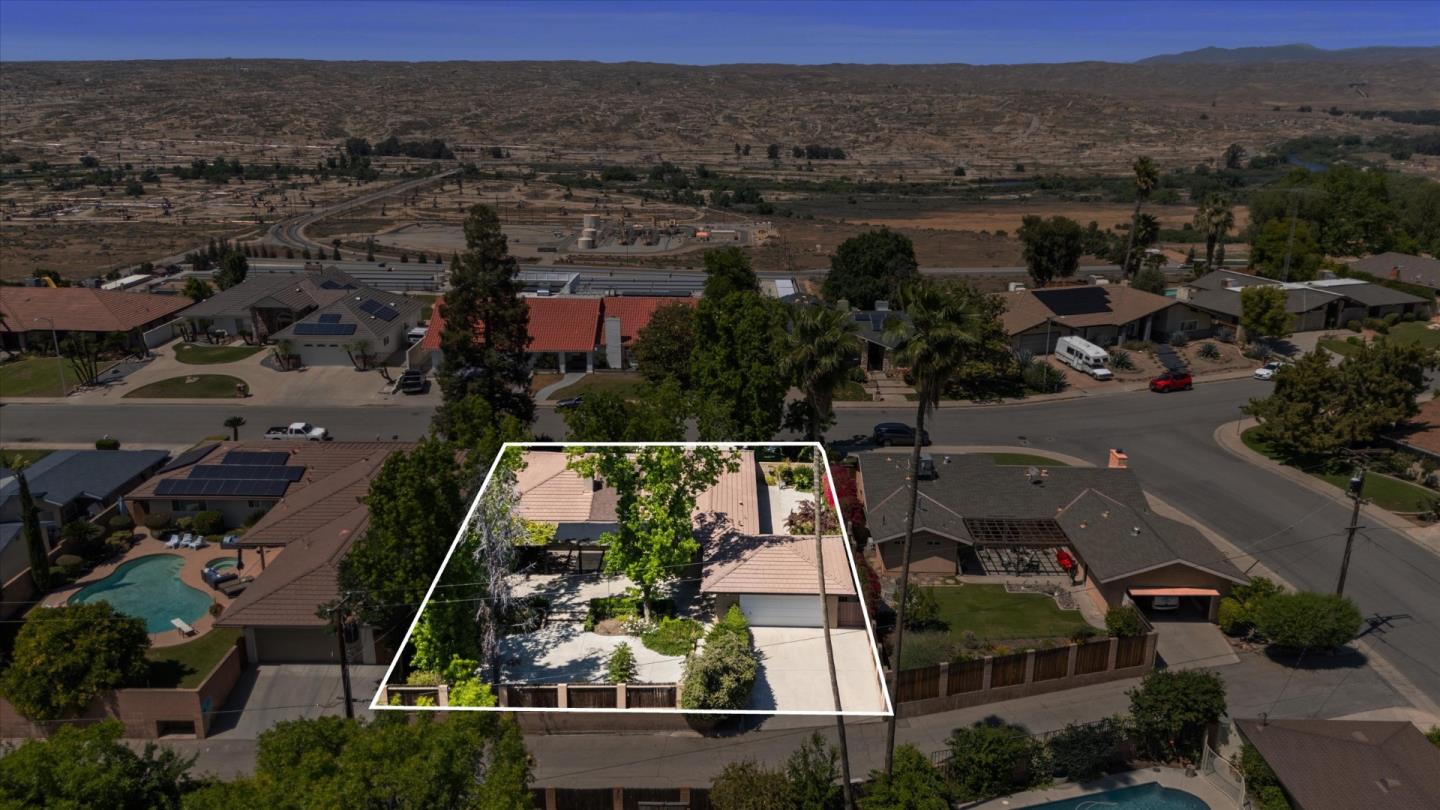 Detail Gallery Image 66 of 69 For 2619 Rio Vista Dr, Bakersfield,  CA 93306 - 3 Beds | 2/2 Baths