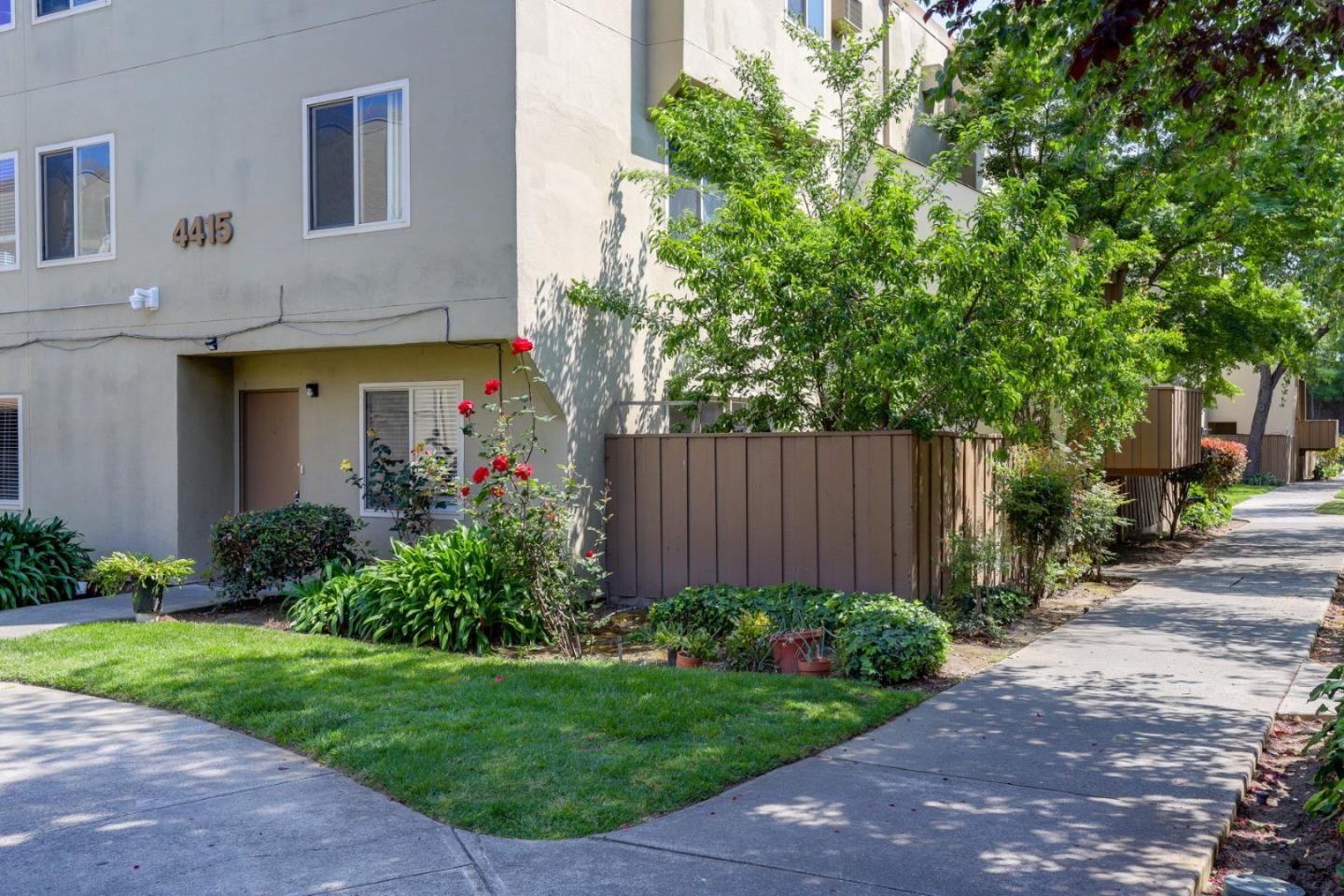 Detail Gallery Image 5 of 36 For 4415 Norwalk Dr #13,  San Jose,  CA 95129 - 3 Beds | 2 Baths
