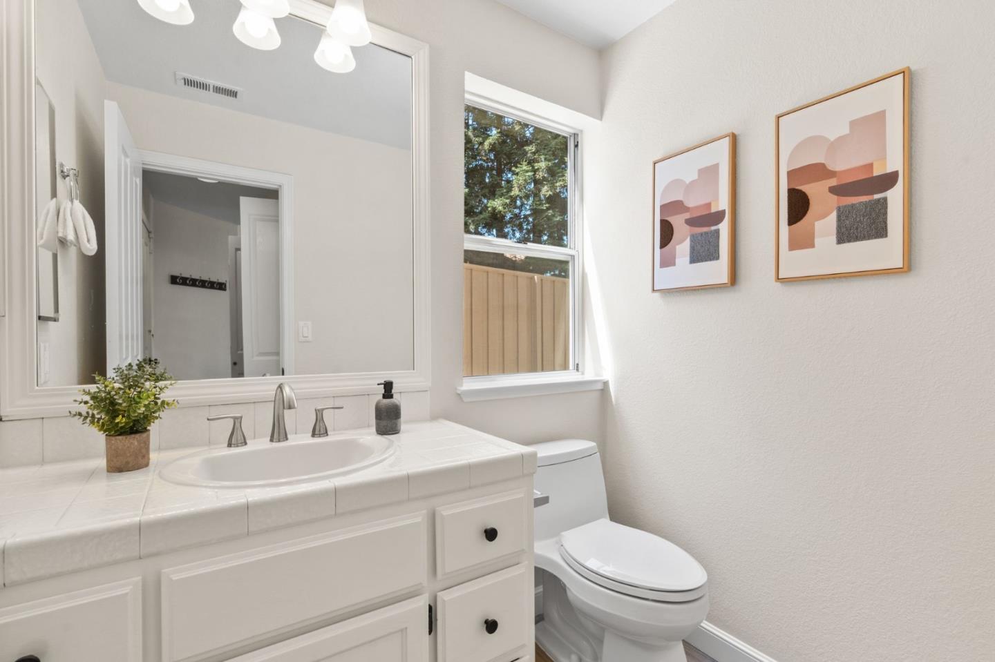Detail Gallery Image 14 of 26 For 1619 Cleo Springs Ct, San Jose,  CA 95131 - 4 Beds | 2/1 Baths