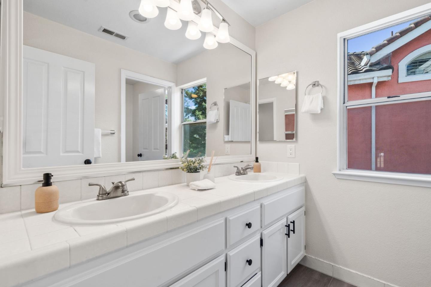 Detail Gallery Image 20 of 26 For 1619 Cleo Springs Ct, San Jose,  CA 95131 - 4 Beds | 2/1 Baths