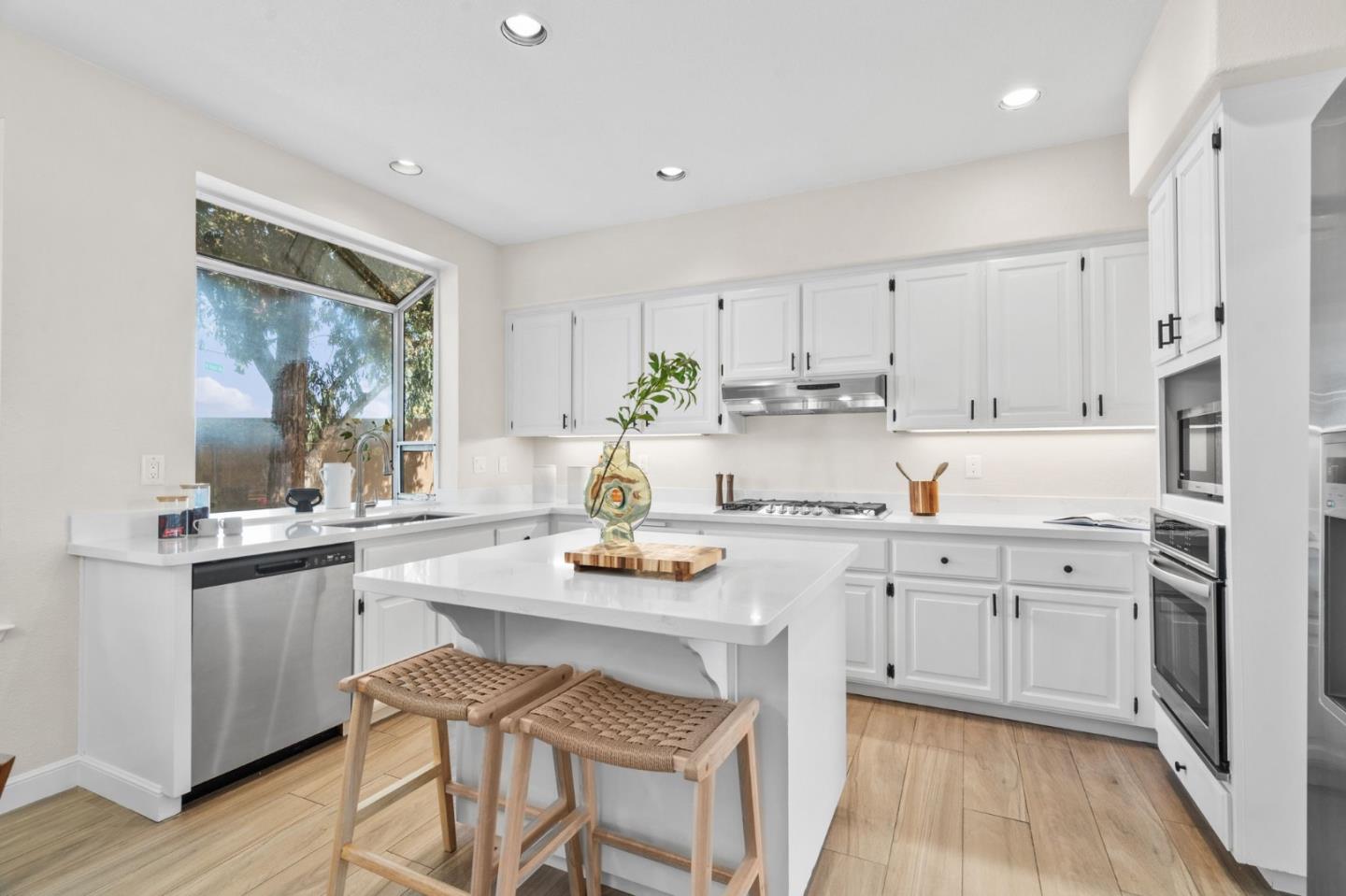 Detail Gallery Image 7 of 26 For 1619 Cleo Springs Ct, San Jose,  CA 95131 - 4 Beds | 2/1 Baths