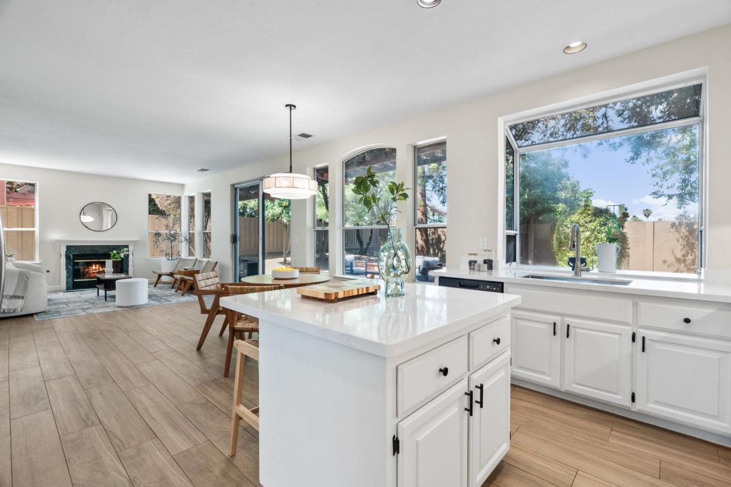 Detail Gallery Image 9 of 26 For 1619 Cleo Springs Ct, San Jose,  CA 95131 - 4 Beds | 2/1 Baths