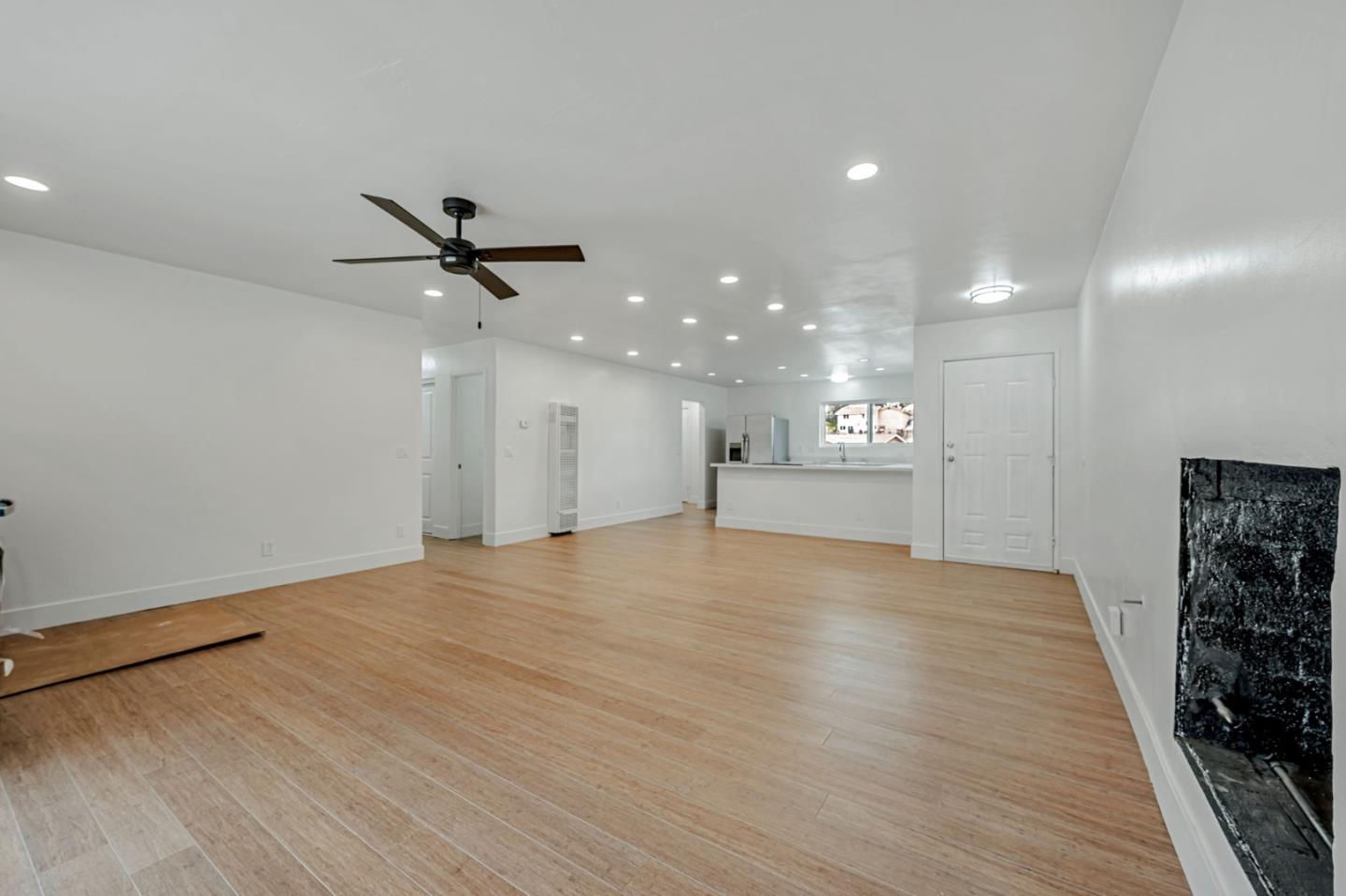 Detail Gallery Image 3 of 23 For 6046 Reo Pl, San Diego,  CA 92139 - 4 Beds | 2 Baths