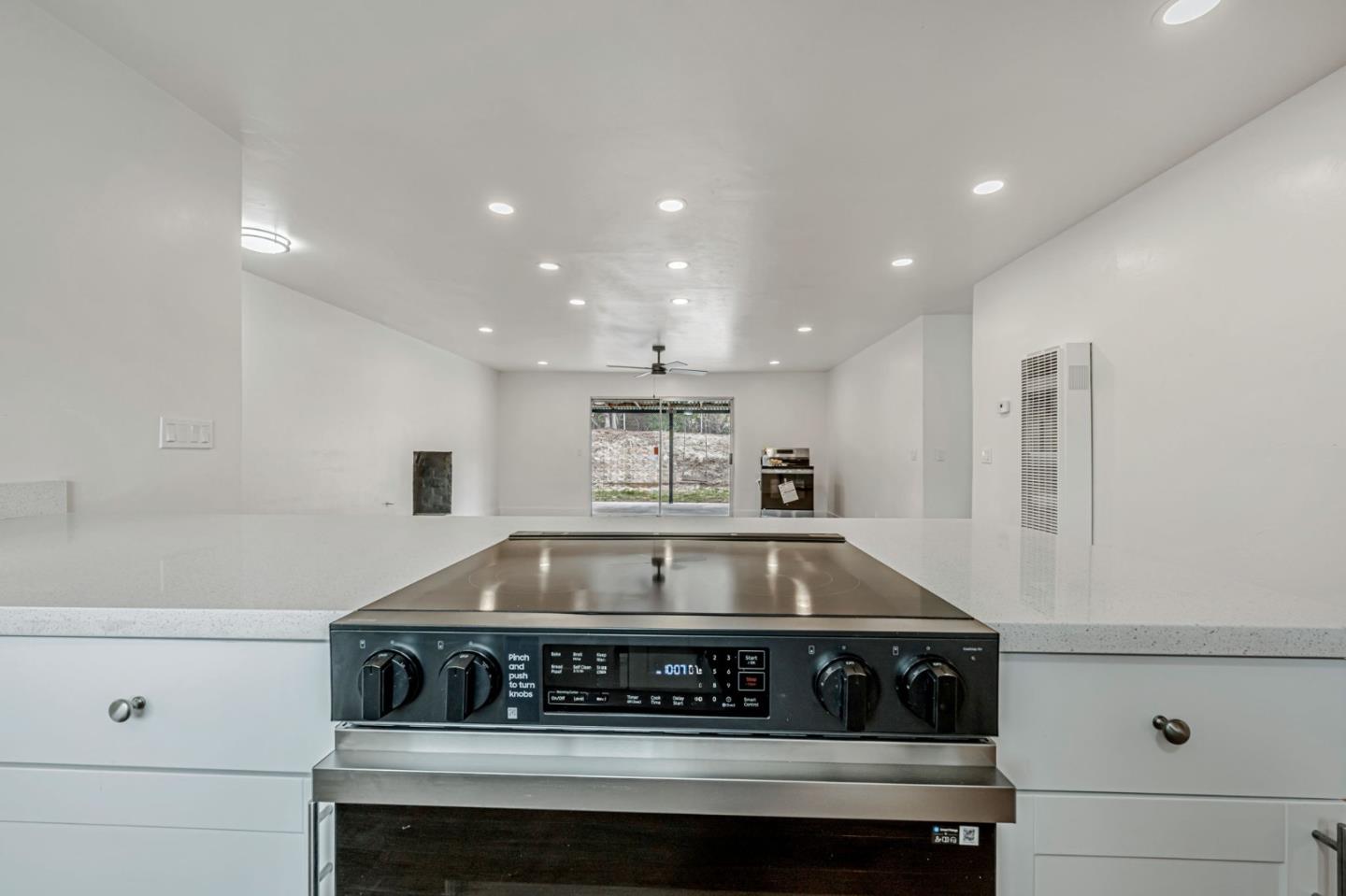 Detail Gallery Image 6 of 23 For 6046 Reo Pl, San Diego,  CA 92139 - 4 Beds | 2 Baths