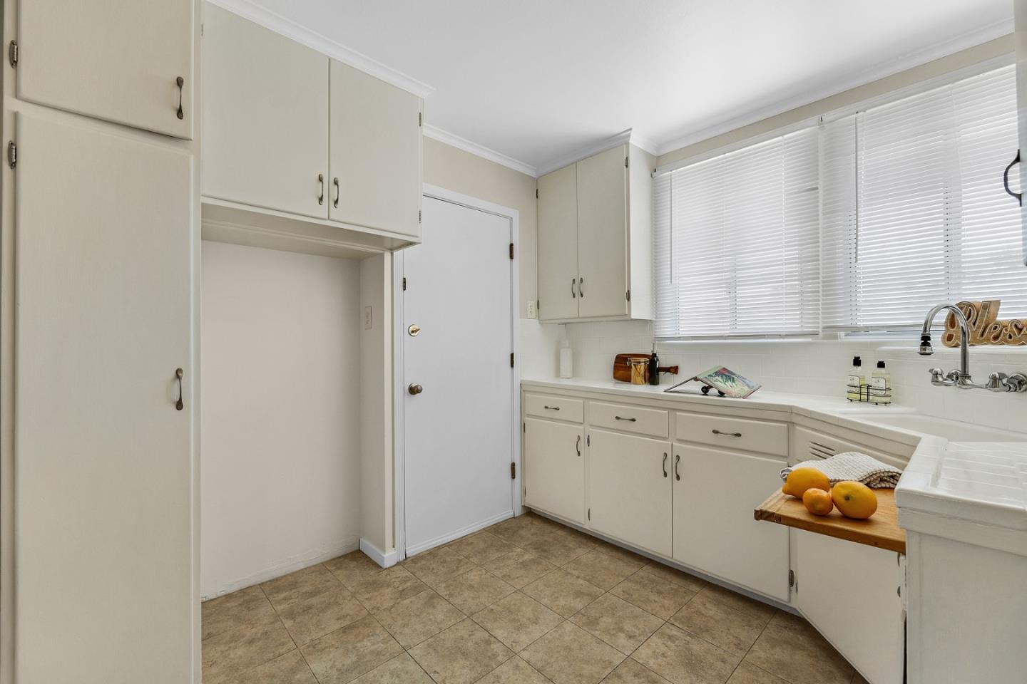 Detail Gallery Image 11 of 24 For 137 Rockwood Dr, South San Francisco,  CA 94080 - 2 Beds | 1 Baths