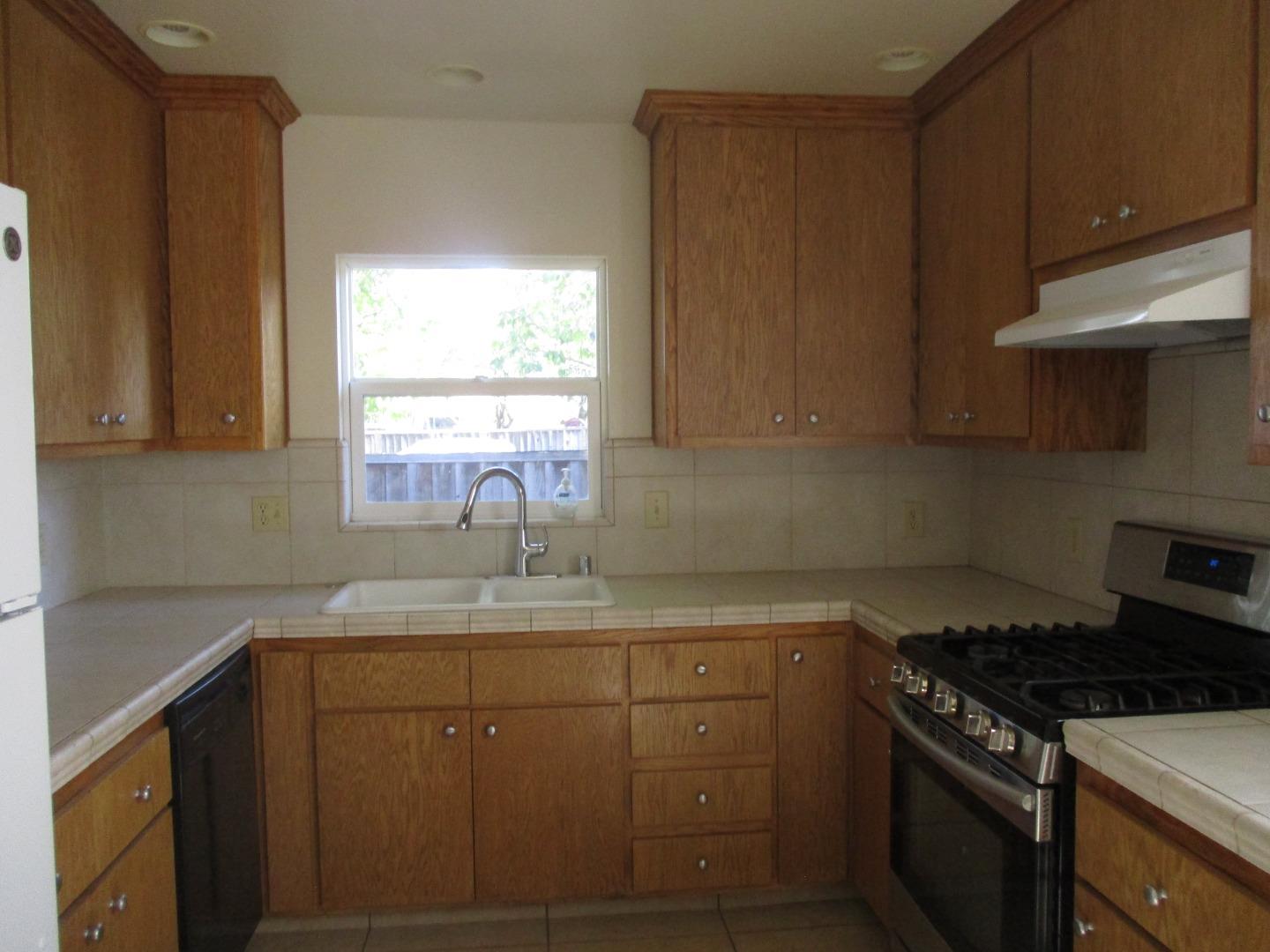 Detail Gallery Image 10 of 30 For Murray Ave, Gilroy,  CA 95020 - 2 Beds | 2 Baths