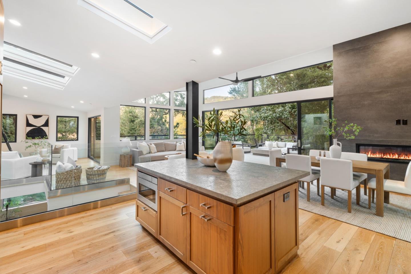 Detail Gallery Image 13 of 40 For 124 Foxwood Rd, Portola Valley,  CA 94028 - 4 Beds | 3/1 Baths