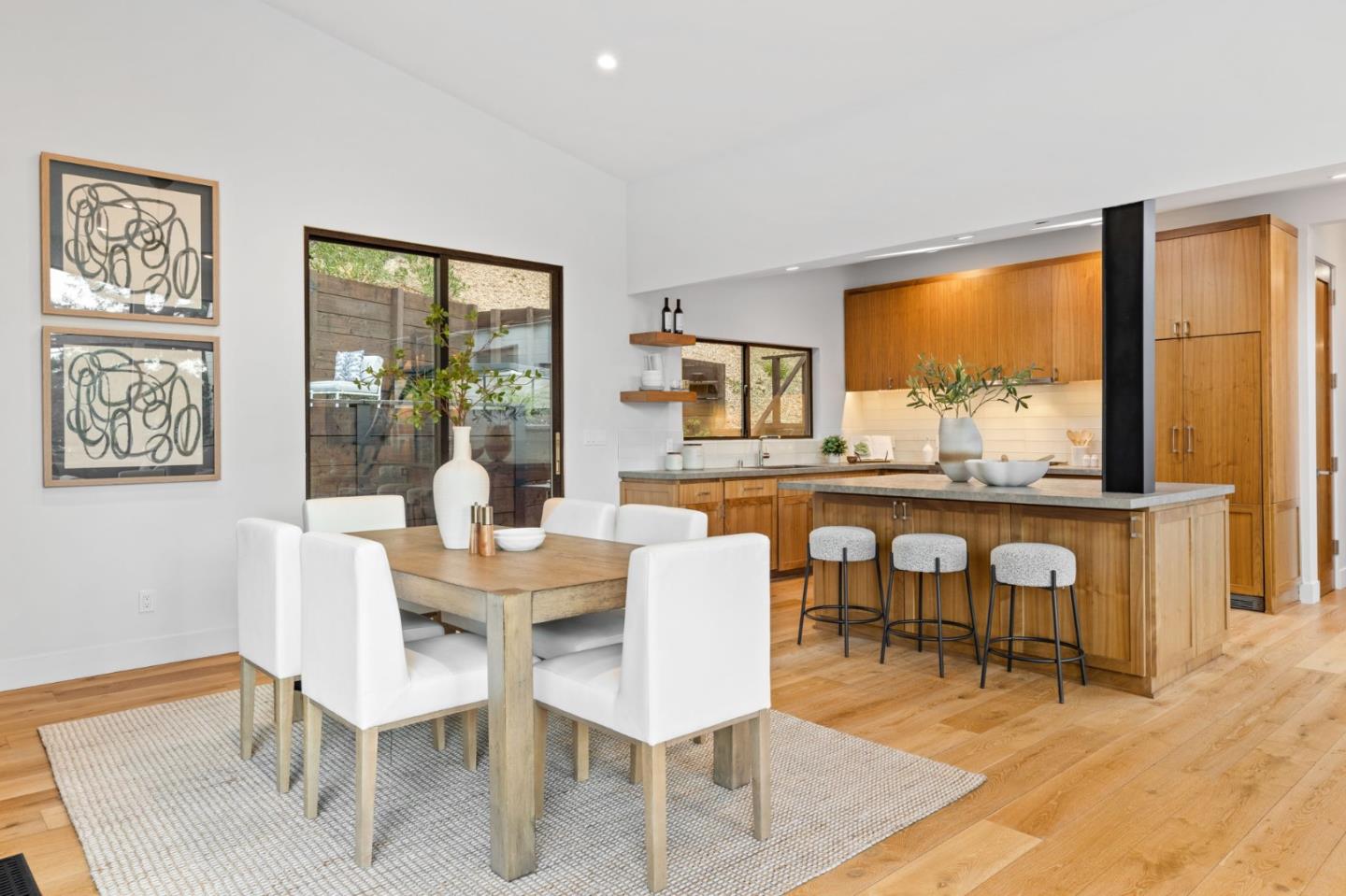 Detail Gallery Image 14 of 40 For 124 Foxwood Rd, Portola Valley,  CA 94028 - 4 Beds | 3/1 Baths