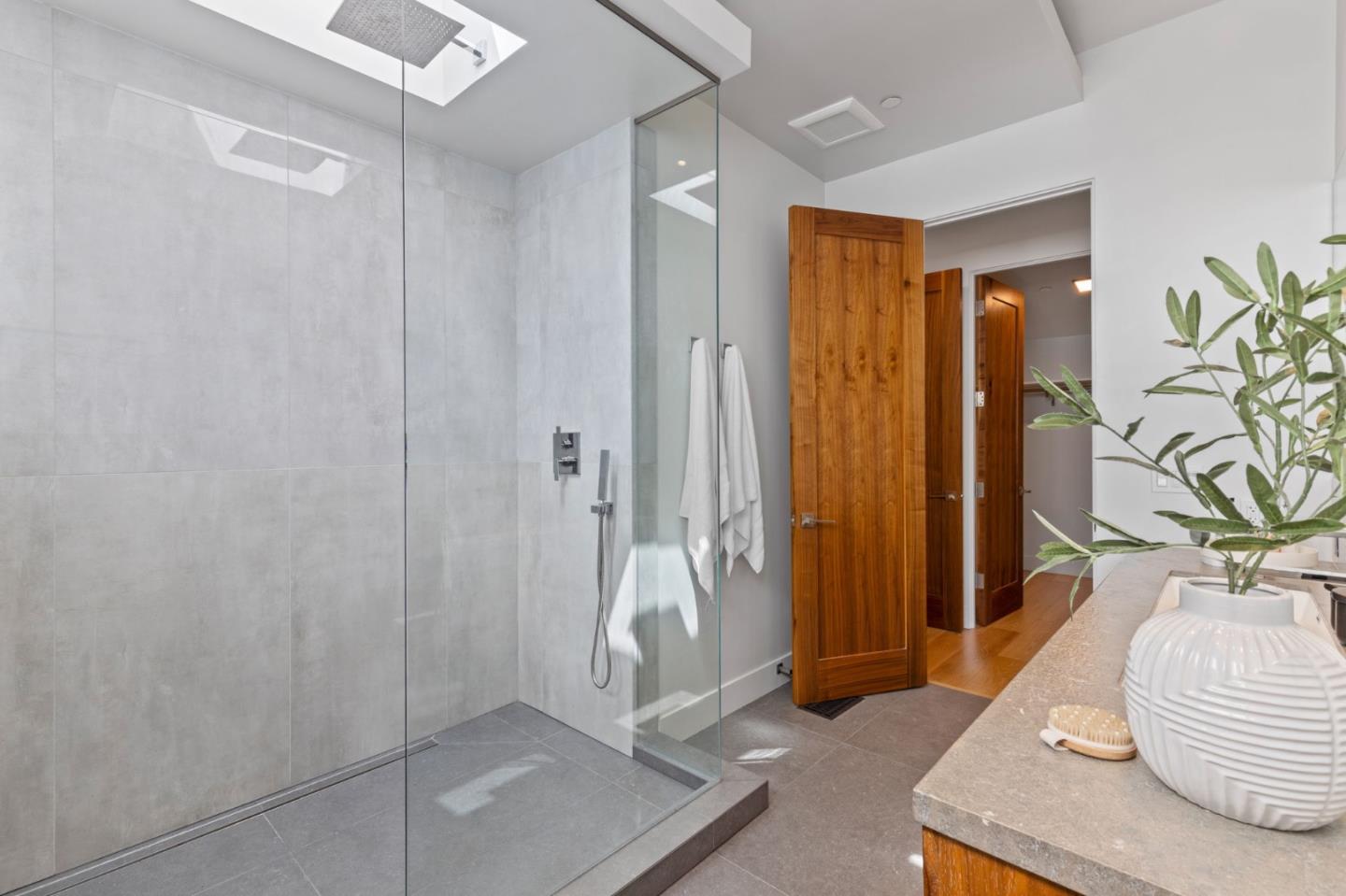 Detail Gallery Image 22 of 40 For 124 Foxwood Rd, Portola Valley,  CA 94028 - 4 Beds | 3/1 Baths