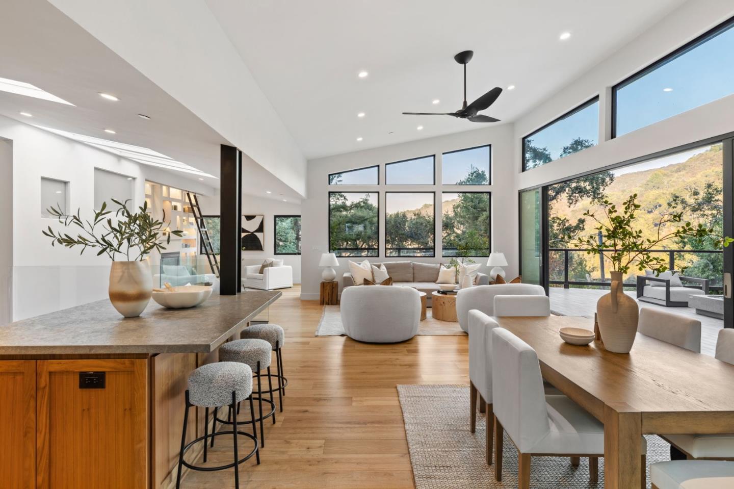 Detail Gallery Image 4 of 40 For 124 Foxwood Rd, Portola Valley,  CA 94028 - 4 Beds | 3/1 Baths