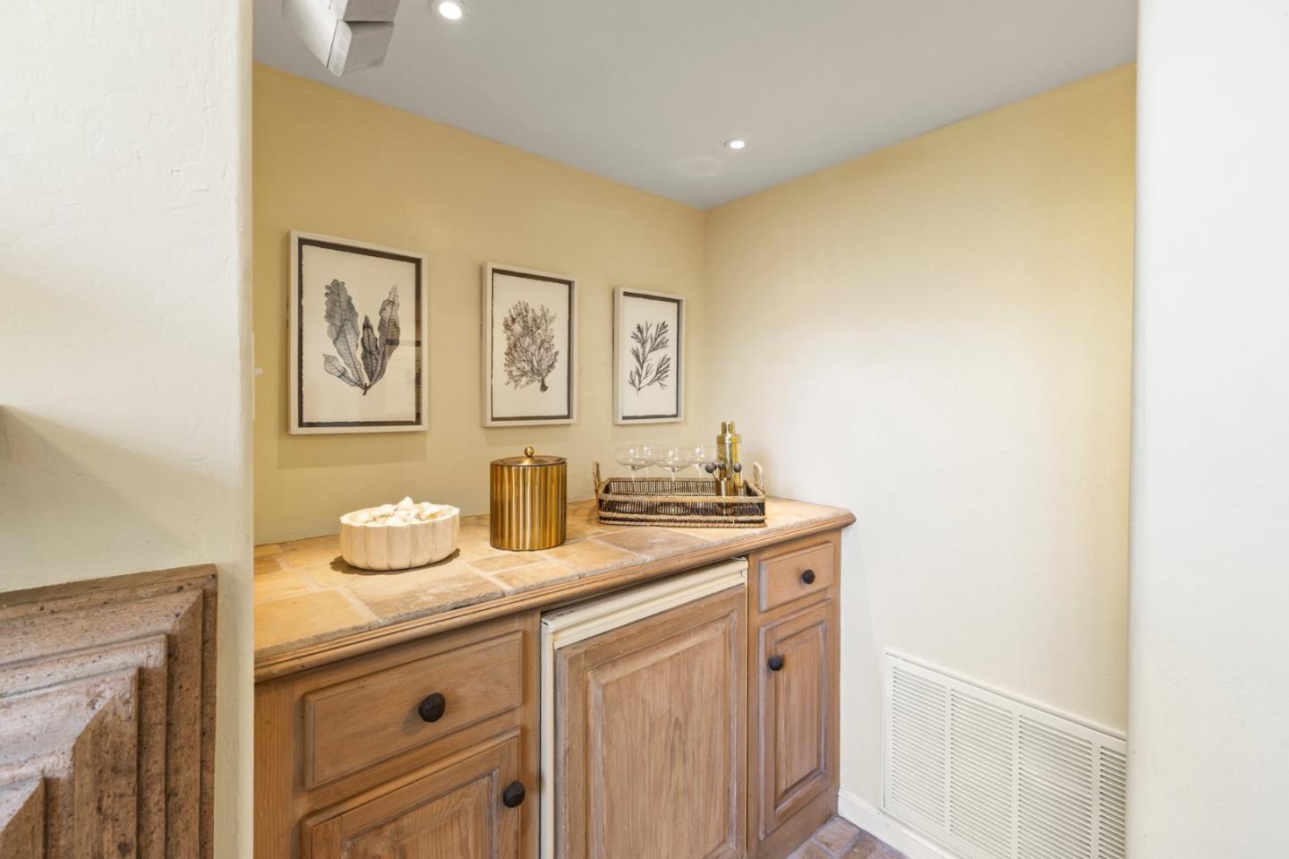 Detail Gallery Image 16 of 37 For 1721 Stone Pine Ln, Menlo Park,  CA 94025 - 3 Beds | 2/1 Baths