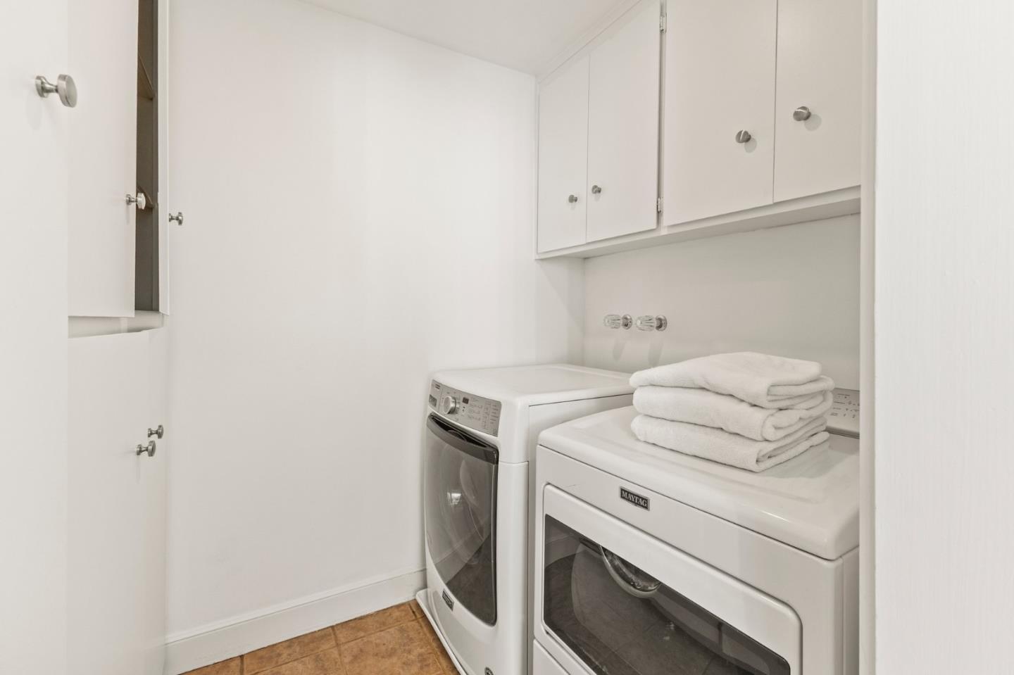 Detail Gallery Image 18 of 37 For 1721 Stone Pine Ln, Menlo Park,  CA 94025 - 3 Beds | 2/1 Baths