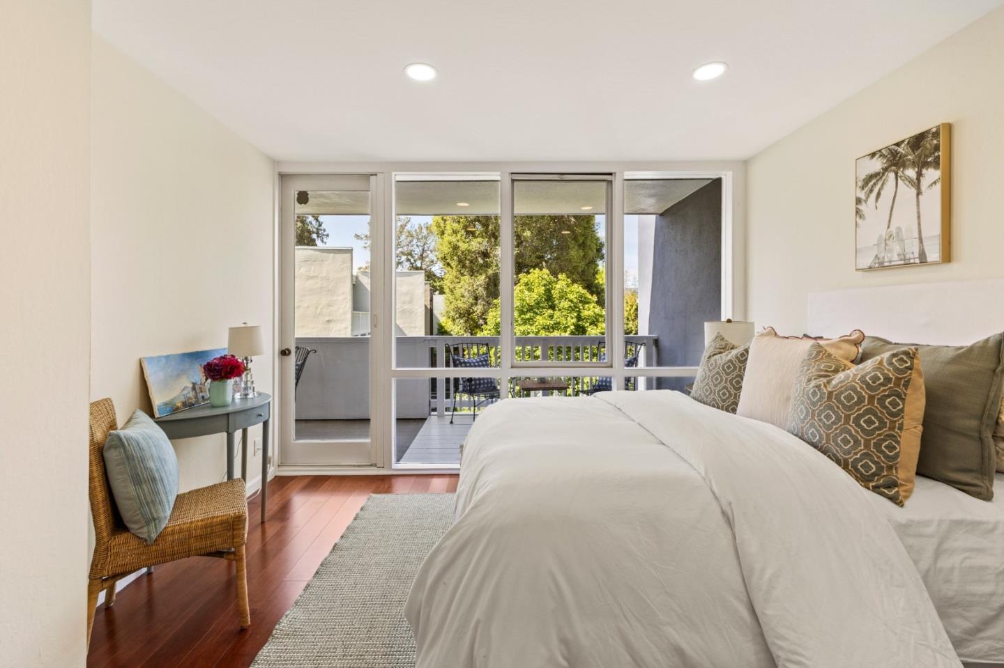 Detail Gallery Image 24 of 37 For 1721 Stone Pine Ln, Menlo Park,  CA 94025 - 3 Beds | 2/1 Baths