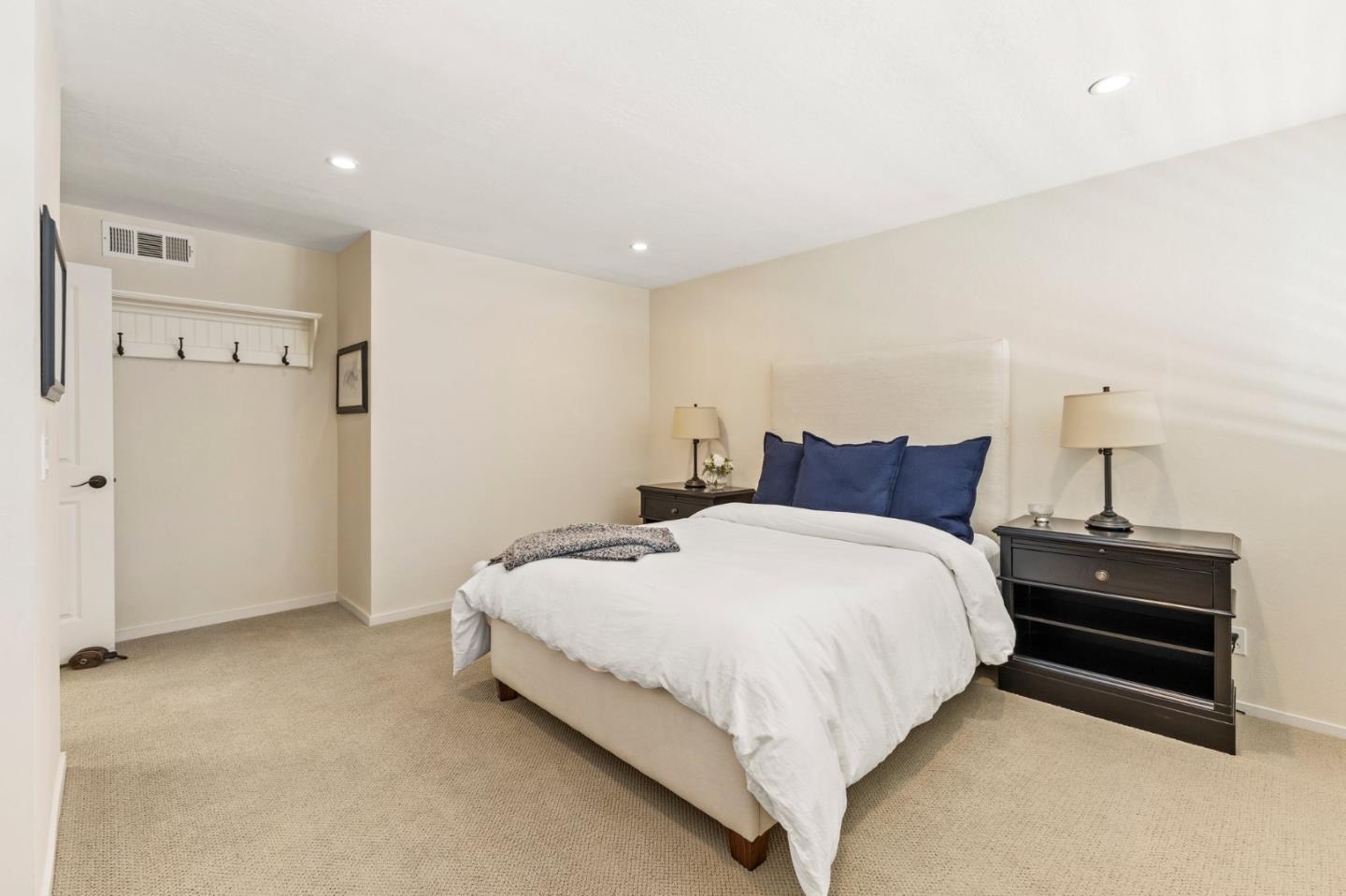 Detail Gallery Image 27 of 37 For 1721 Stone Pine Ln, Menlo Park,  CA 94025 - 3 Beds | 2/1 Baths