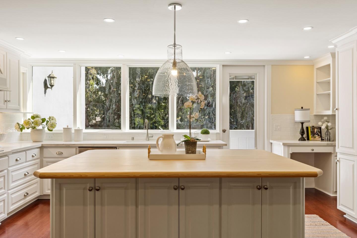 Detail Gallery Image 3 of 37 For 1721 Stone Pine Ln, Menlo Park,  CA 94025 - 3 Beds | 2/1 Baths