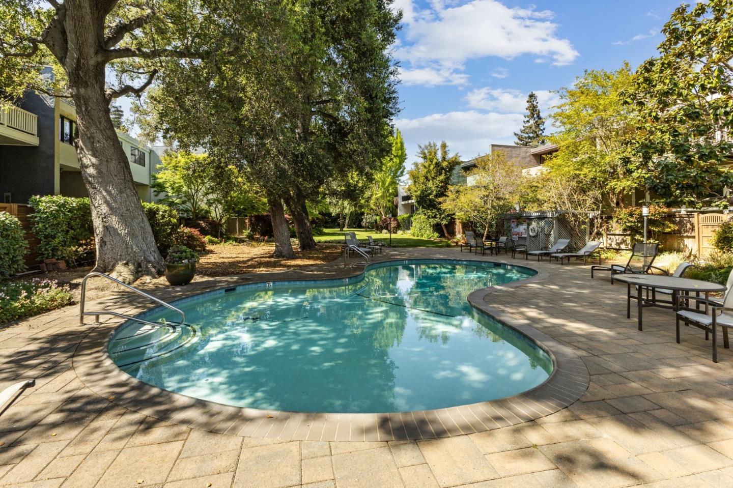 Detail Gallery Image 36 of 37 For 1721 Stone Pine Ln, Menlo Park,  CA 94025 - 3 Beds | 2/1 Baths