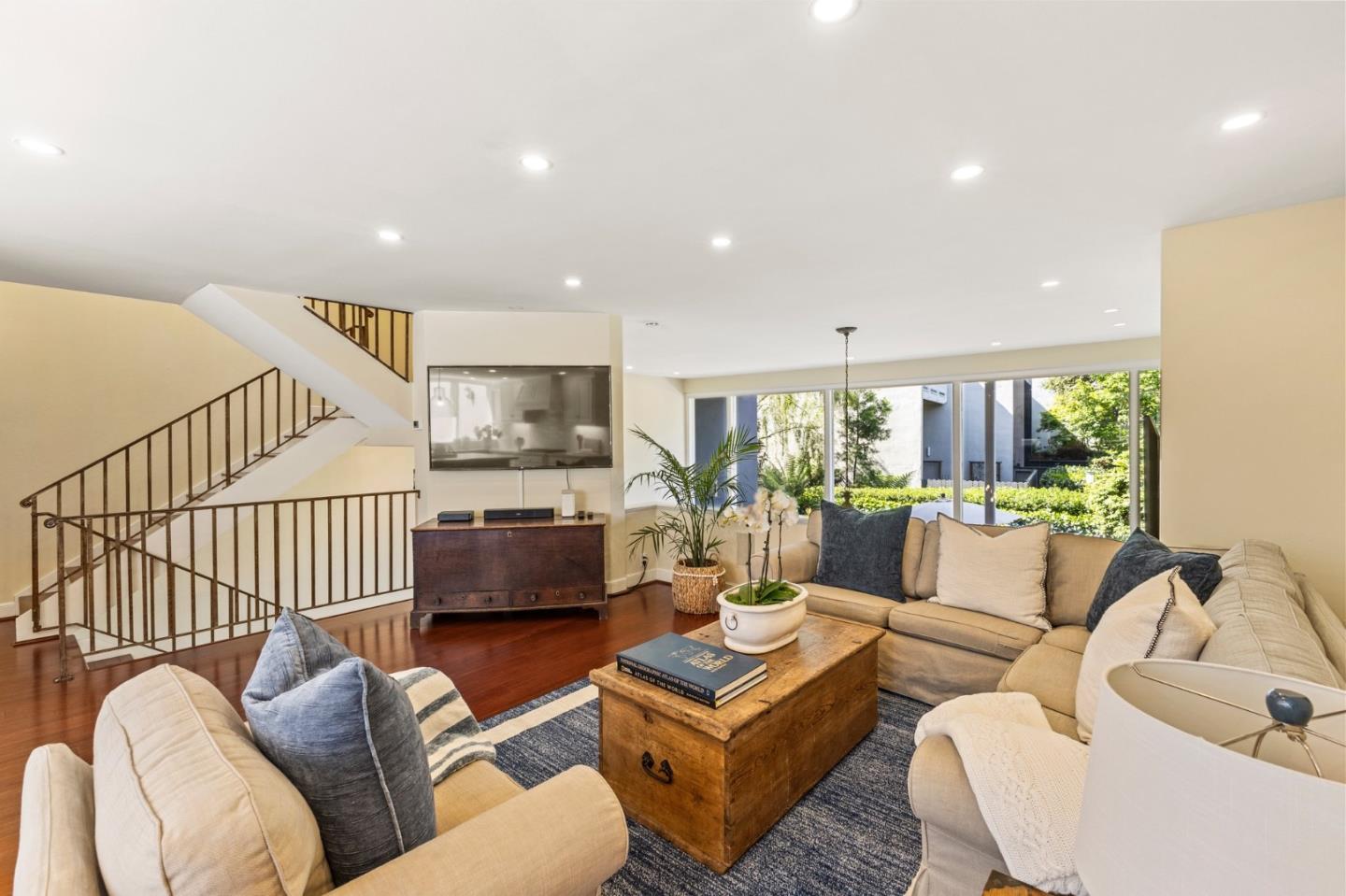 Detail Gallery Image 8 of 37 For 1721 Stone Pine Ln, Menlo Park,  CA 94025 - 3 Beds | 2/1 Baths
