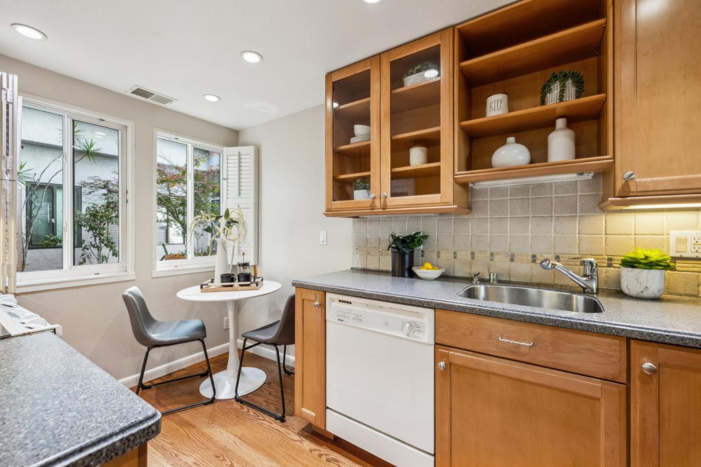 Detail Gallery Image 10 of 41 For 821 Laurel Ave #7,  San Mateo,  CA 94401 - 2 Beds | 2/1 Baths