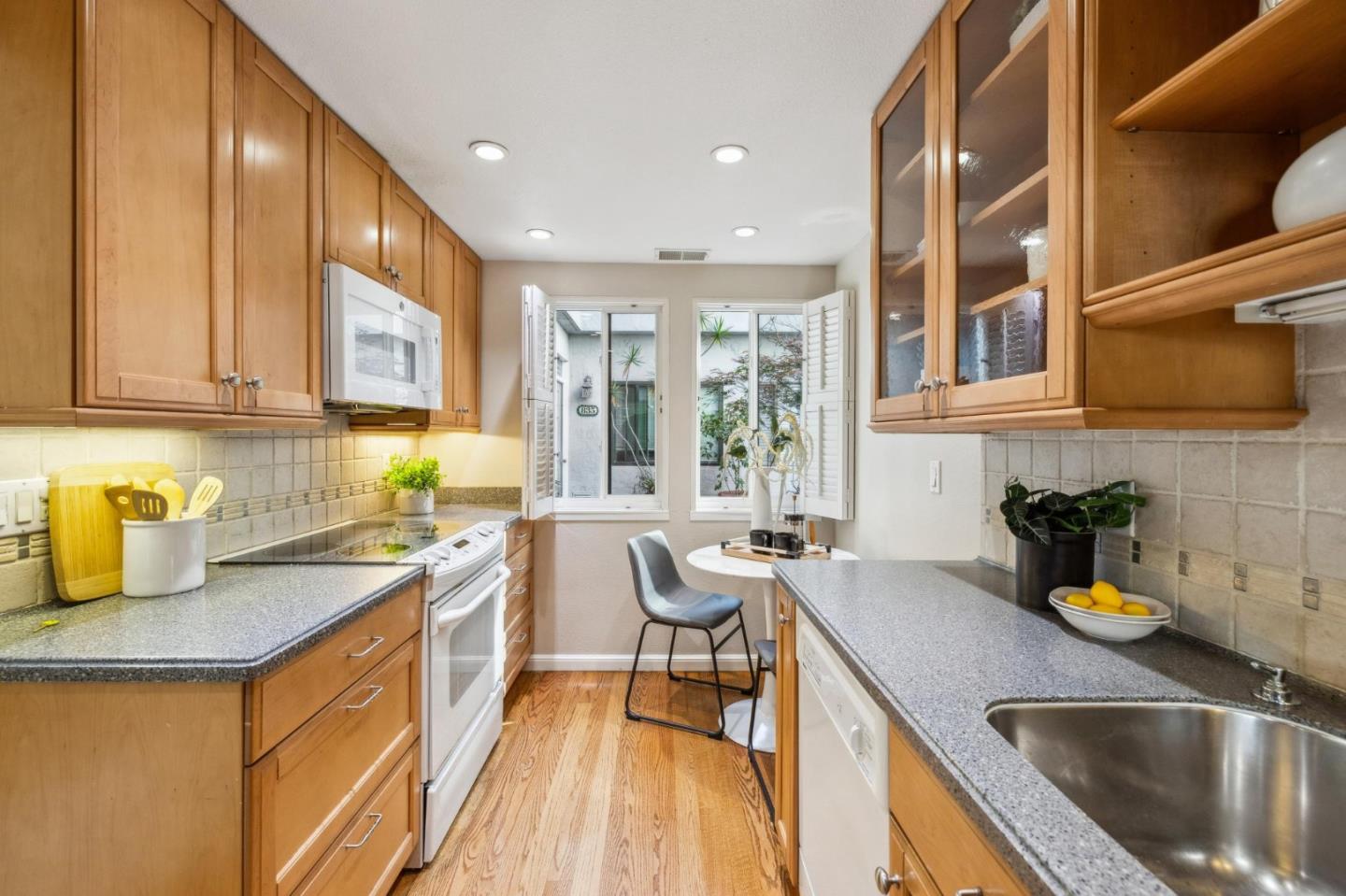 Detail Gallery Image 11 of 41 For 821 Laurel Ave #7,  San Mateo,  CA 94401 - 2 Beds | 2/1 Baths