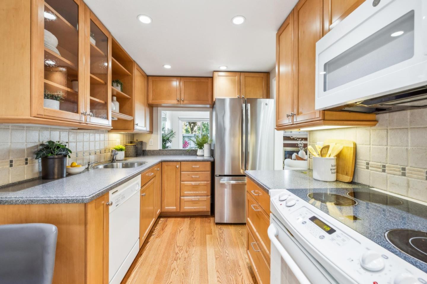 Detail Gallery Image 12 of 41 For 821 Laurel Ave #7,  San Mateo,  CA 94401 - 2 Beds | 2/1 Baths
