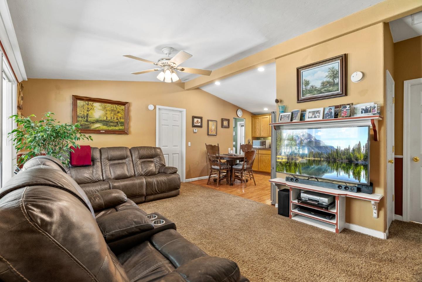 Detail Gallery Image 11 of 44 For 3485 Stable Ln, Santa Cruz,  CA 95065 - 3 Beds | 2 Baths