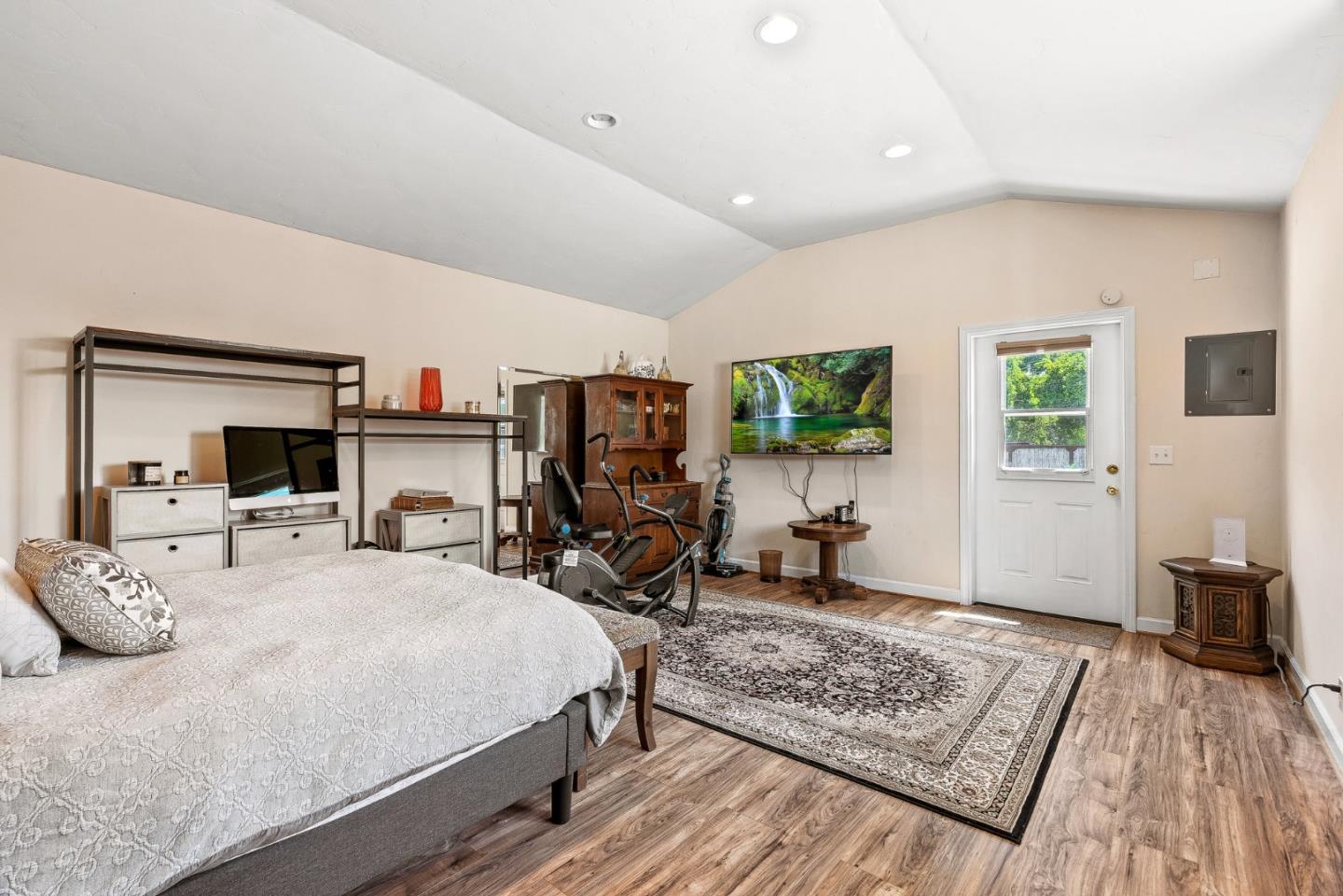 Detail Gallery Image 27 of 44 For 3485 Stable Ln, Santa Cruz,  CA 95065 - 3 Beds | 2 Baths