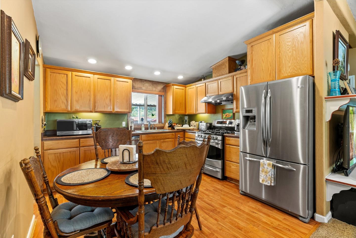 Detail Gallery Image 8 of 44 For 3485 Stable Ln, Santa Cruz,  CA 95065 - 3 Beds | 2 Baths