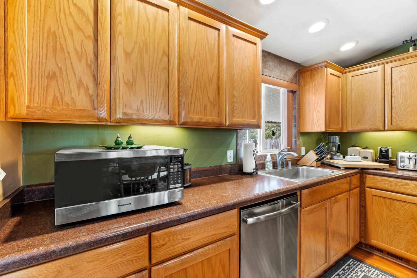 Detail Gallery Image 9 of 44 For 3485 Stable Ln, Santa Cruz,  CA 95065 - 3 Beds | 2 Baths