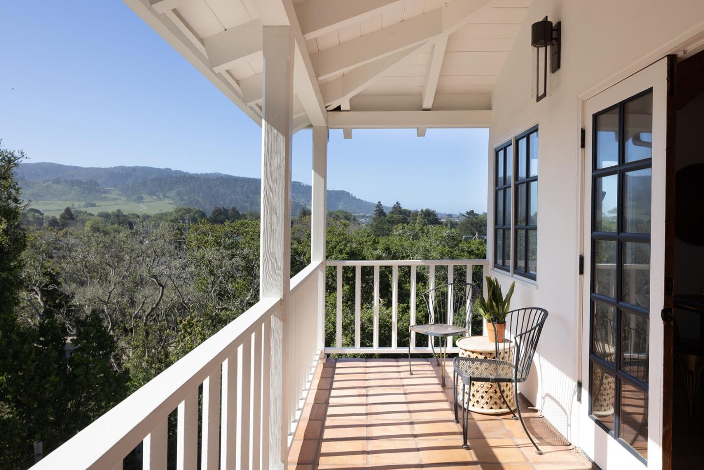 Detail Gallery Image 3 of 36 For 26282 Atherton Dr, Carmel,  CA 93923 - 4 Beds | 2/1 Baths