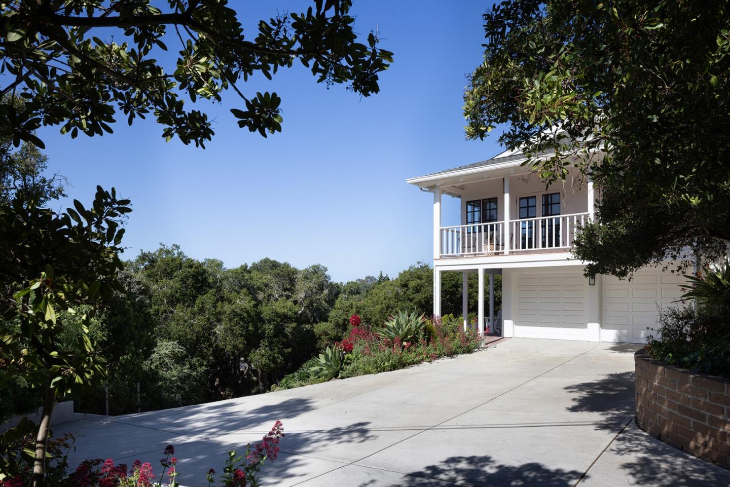 Detail Gallery Image 4 of 36 For 26282 Atherton Dr, Carmel,  CA 93923 - 4 Beds | 2/1 Baths