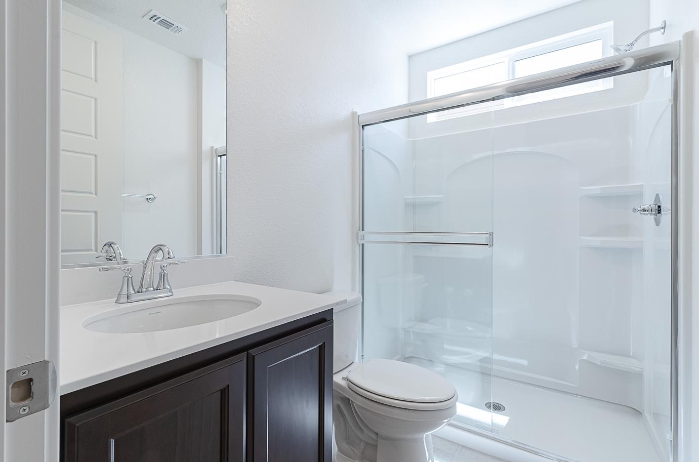 Detail Gallery Image 5 of 21 For 3077 Benetti St, Lathrop,  CA 95330 - 4 Beds | 3 Baths
