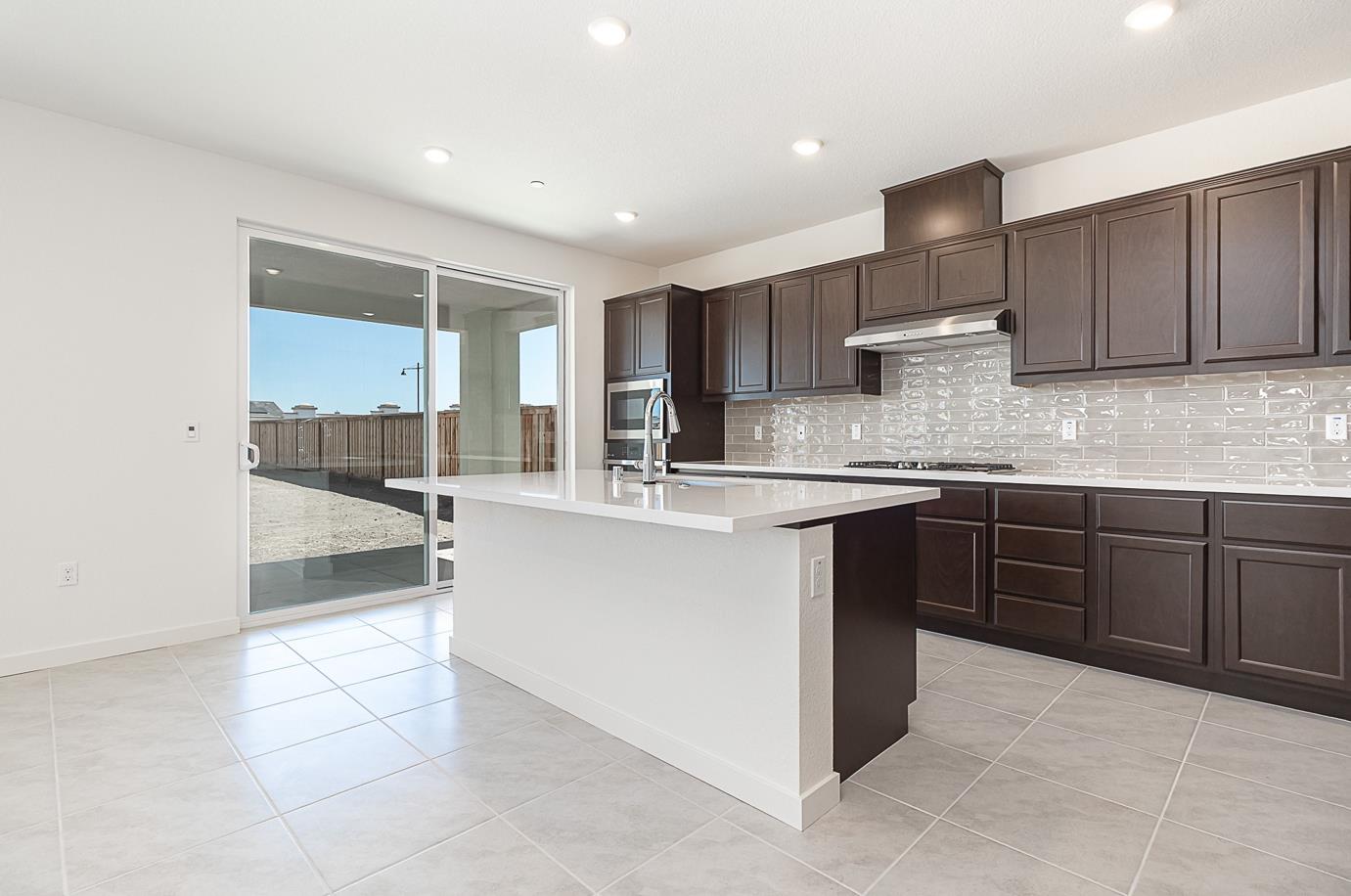 Detail Gallery Image 6 of 21 For 3077 Benetti St, Lathrop,  CA 95330 - 4 Beds | 3 Baths