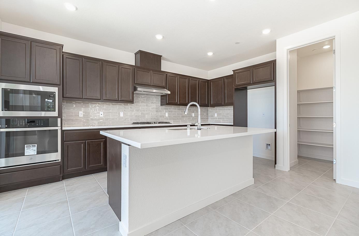 Detail Gallery Image 9 of 21 For 3077 Benetti St, Lathrop,  CA 95330 - 4 Beds | 3 Baths