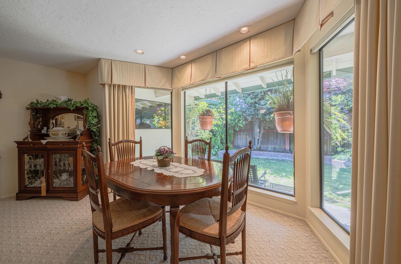 Detail Gallery Image 11 of 44 For 51 La Mirada Ct, Salinas,  CA 93901 - 3 Beds | 2/1 Baths