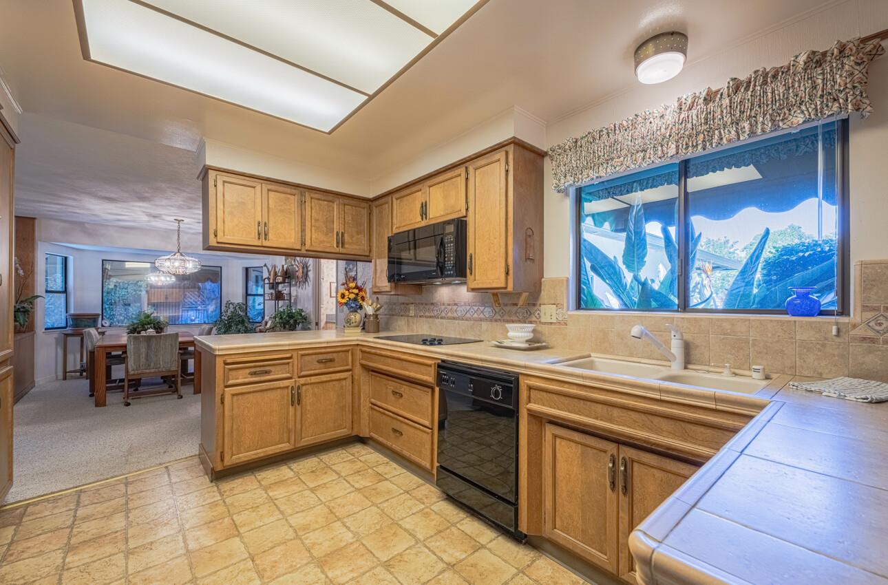Detail Gallery Image 13 of 44 For 51 La Mirada Ct, Salinas,  CA 93901 - 3 Beds | 2/1 Baths