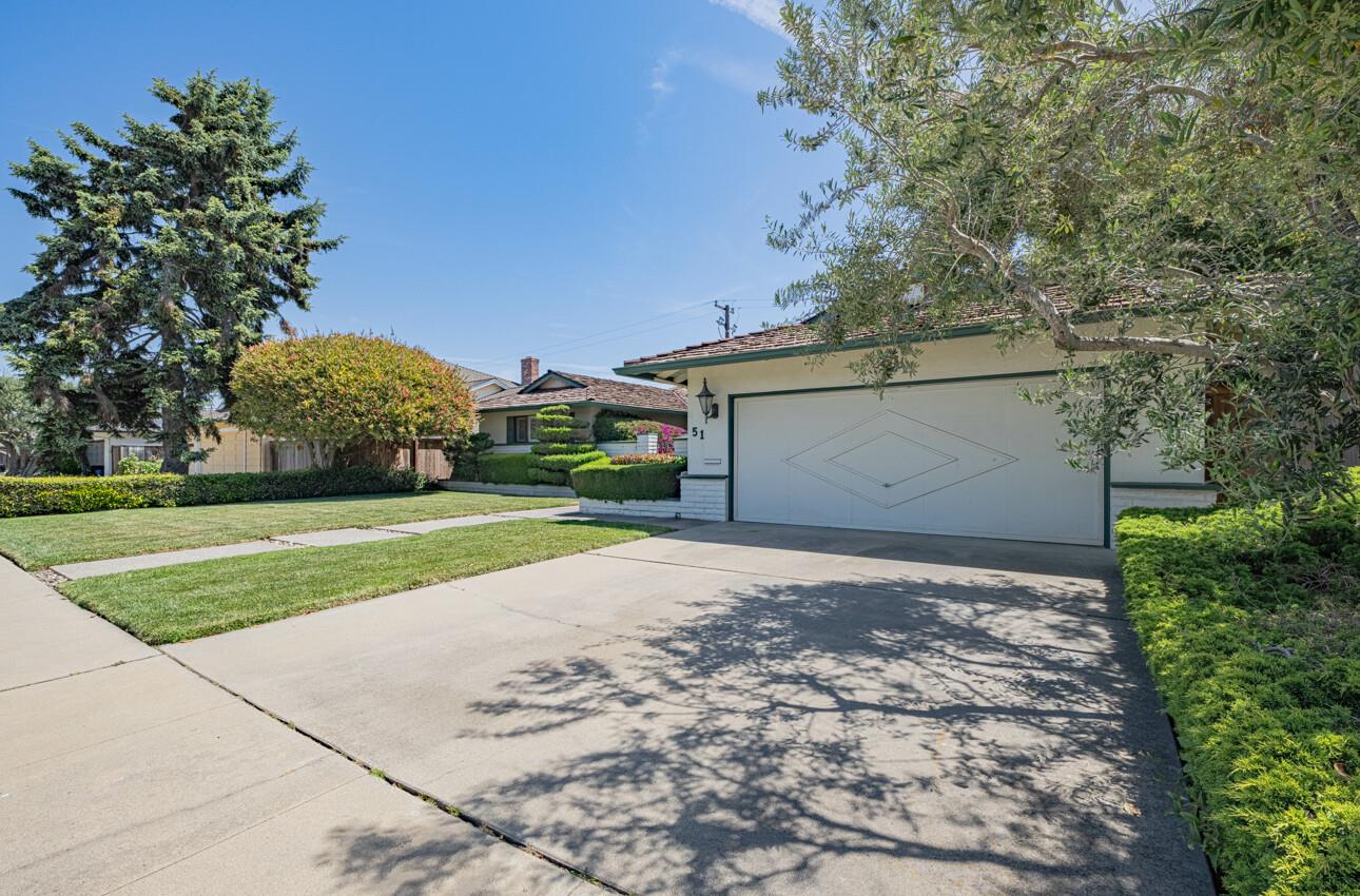 Detail Gallery Image 3 of 44 For 51 La Mirada Ct, Salinas,  CA 93901 - 3 Beds | 2/1 Baths
