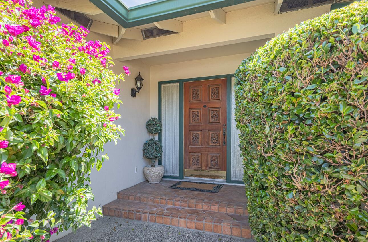 Detail Gallery Image 5 of 44 For 51 La Mirada Ct, Salinas,  CA 93901 - 3 Beds | 2/1 Baths