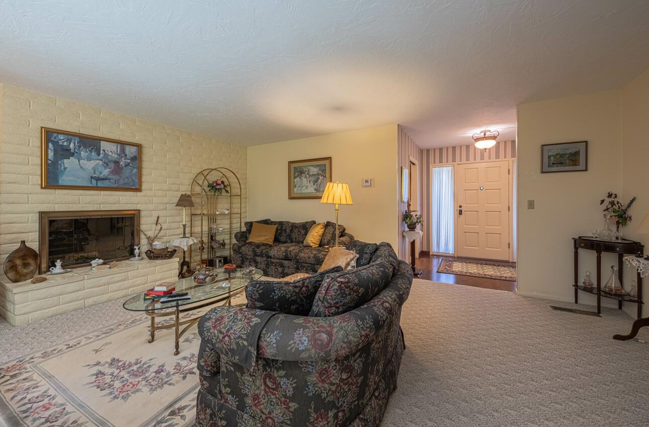 Detail Gallery Image 8 of 44 For 51 La Mirada Ct, Salinas,  CA 93901 - 3 Beds | 2/1 Baths