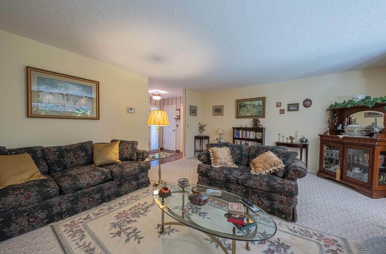 Detail Gallery Image 9 of 44 For 51 La Mirada Ct, Salinas,  CA 93901 - 3 Beds | 2/1 Baths