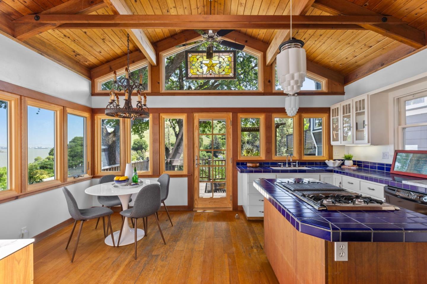 Detail Gallery Image 10 of 44 For 9 Prospect Ave, Port Costa,  CA 94569 - 2 Beds | 1/1 Baths