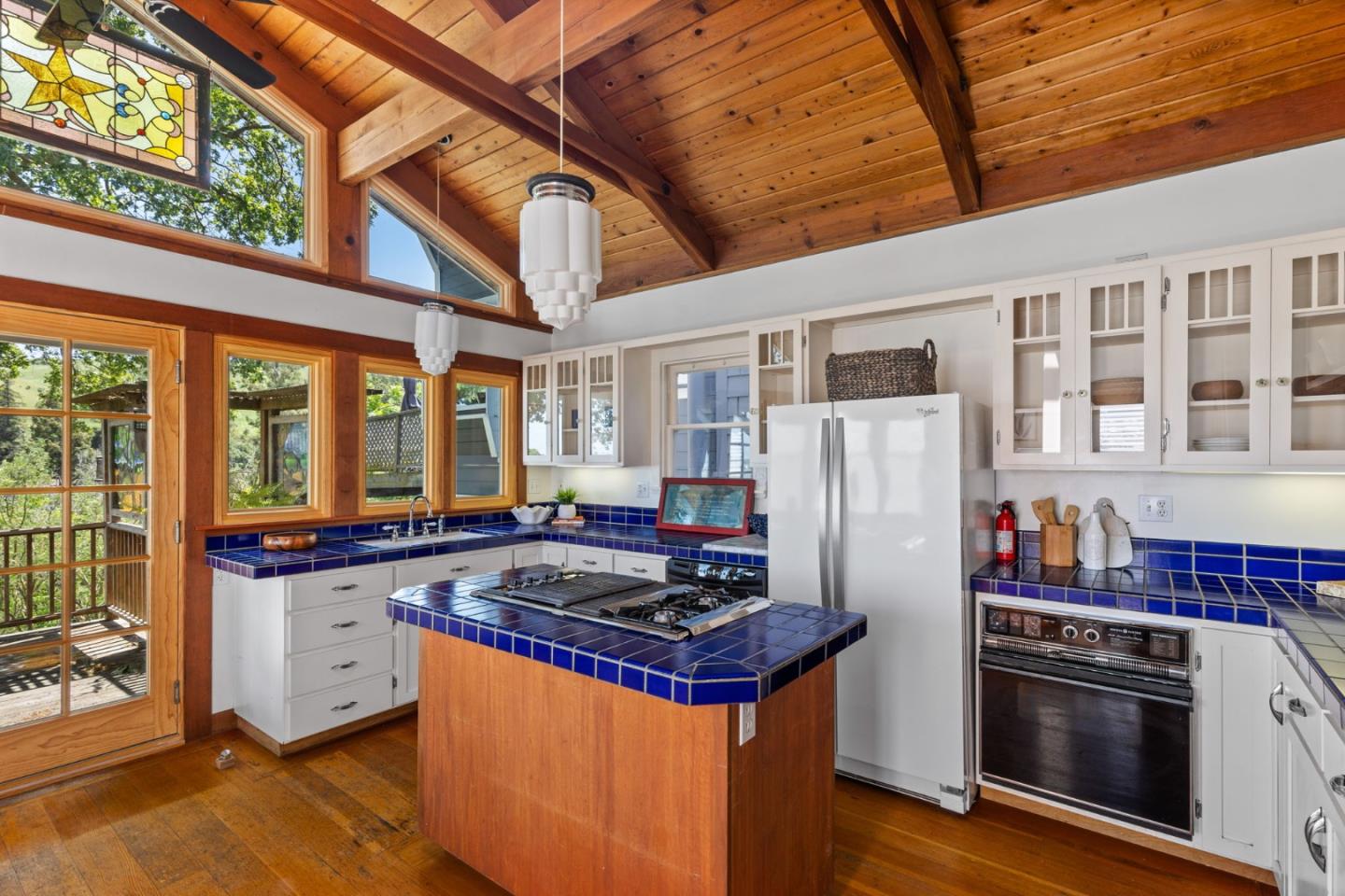 Detail Gallery Image 11 of 44 For 9 Prospect Ave, Port Costa,  CA 94569 - 2 Beds | 1/1 Baths