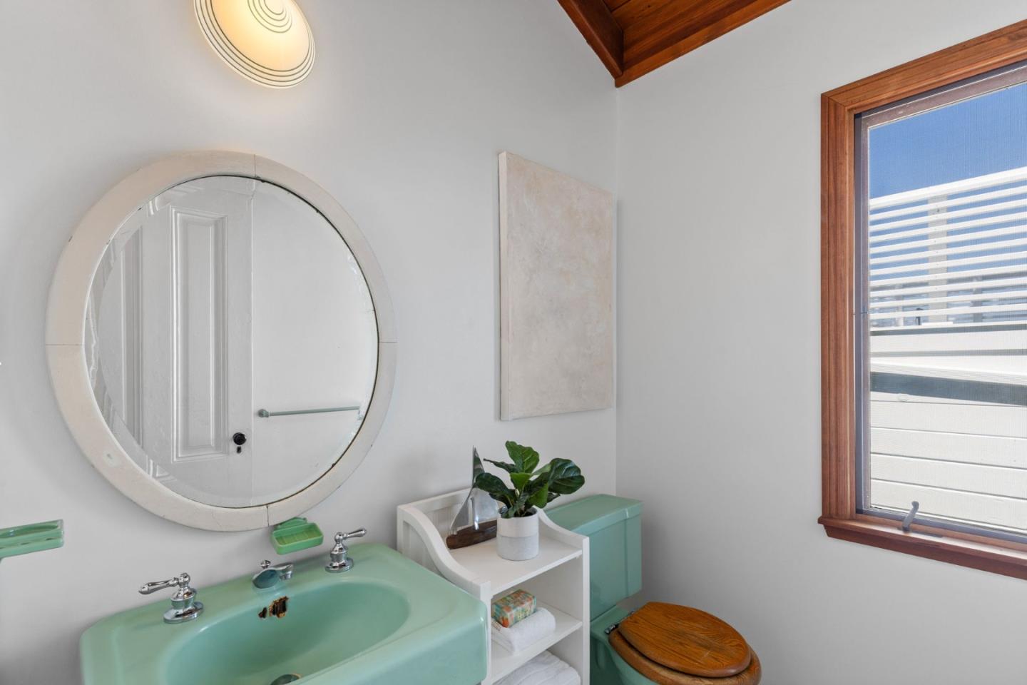 Detail Gallery Image 18 of 44 For 9 Prospect Ave, Port Costa,  CA 94569 - 2 Beds | 1/1 Baths