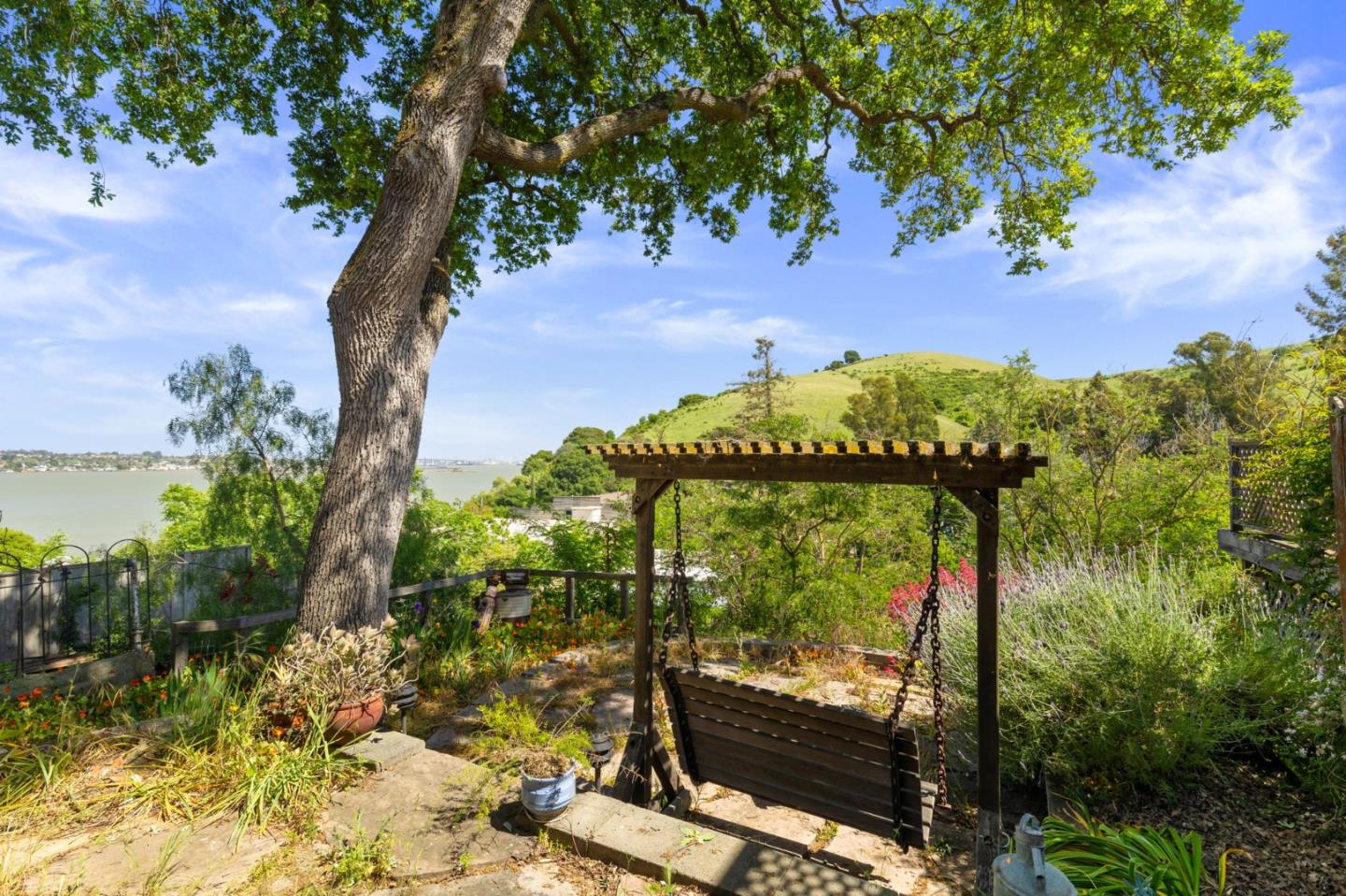 Detail Gallery Image 28 of 44 For 9 Prospect Ave, Port Costa,  CA 94569 - 2 Beds | 1/1 Baths