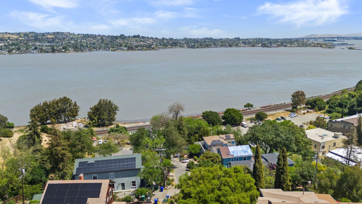 Detail Gallery Image 32 of 44 For 9 Prospect Ave, Port Costa,  CA 94569 - 2 Beds | 1/1 Baths